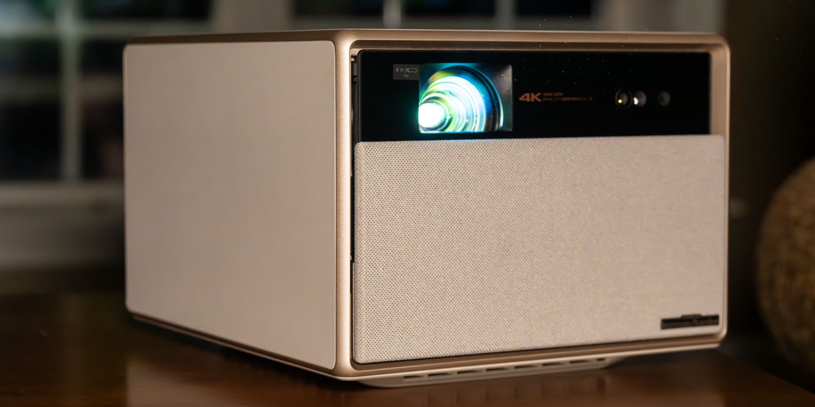 美品　XGIMI HORIZON Ultra 4K 
ブロジェクター2024年製 XGIMI世界初Dolby Vision対応4Kロングスローホーム