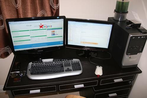 dual monitor setup