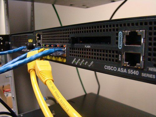 How Does A Firewall Work? [MakeUseOf Explains]