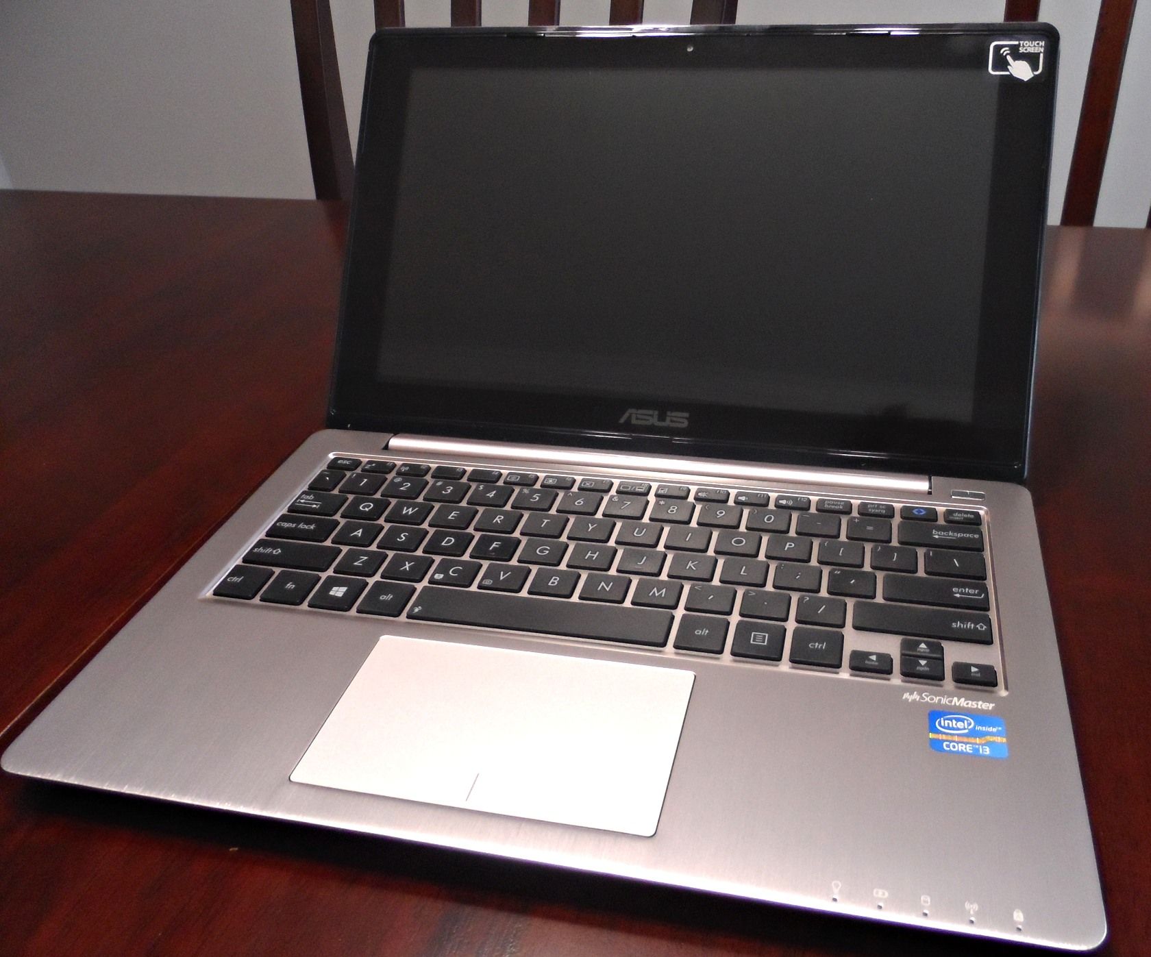 Asus Vivobook X202e Windows 8 Touchscreen Laptop Review And Giveaway