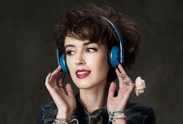 How-To-Buy-Bluetooth-Headphones-Stereo-Music