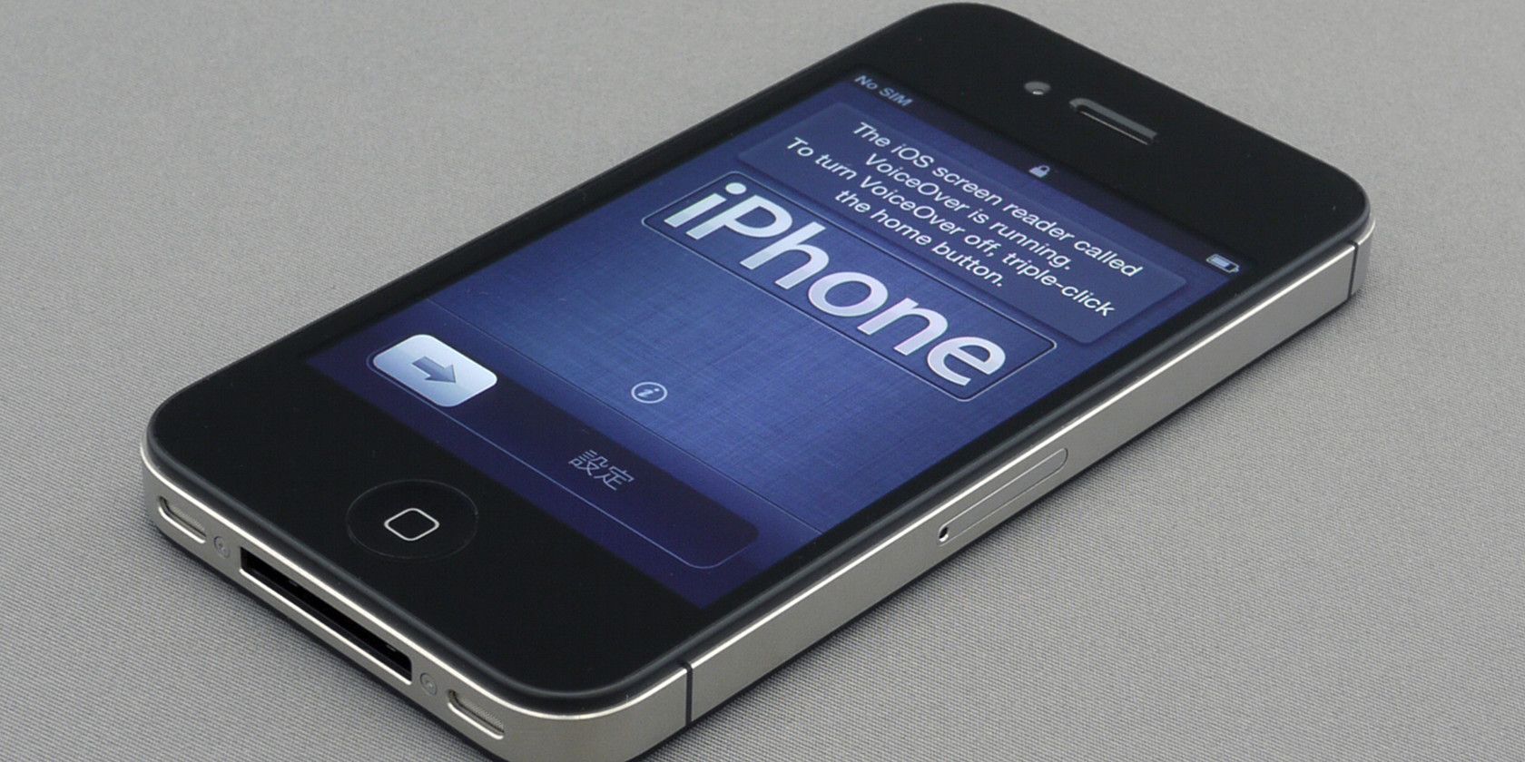 the iPhone 4S on its setup screen