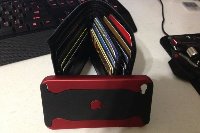 reddit-lifehacks-use-wallet-as-smartphone-stand
