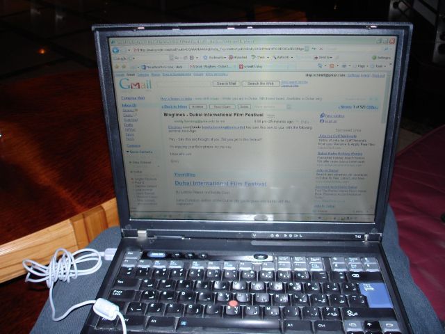 Laptop-vs-tablet-email