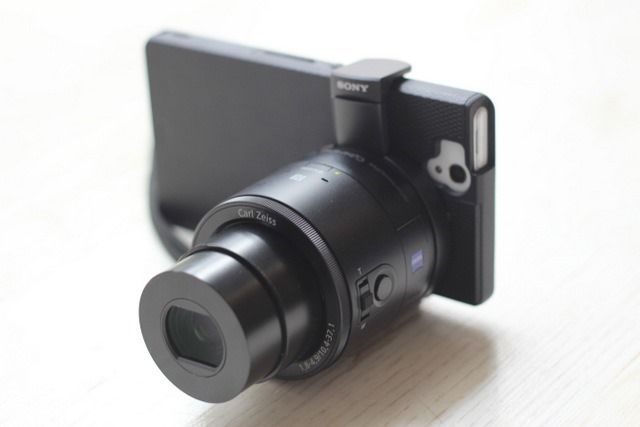 qx100-camera-on-phone