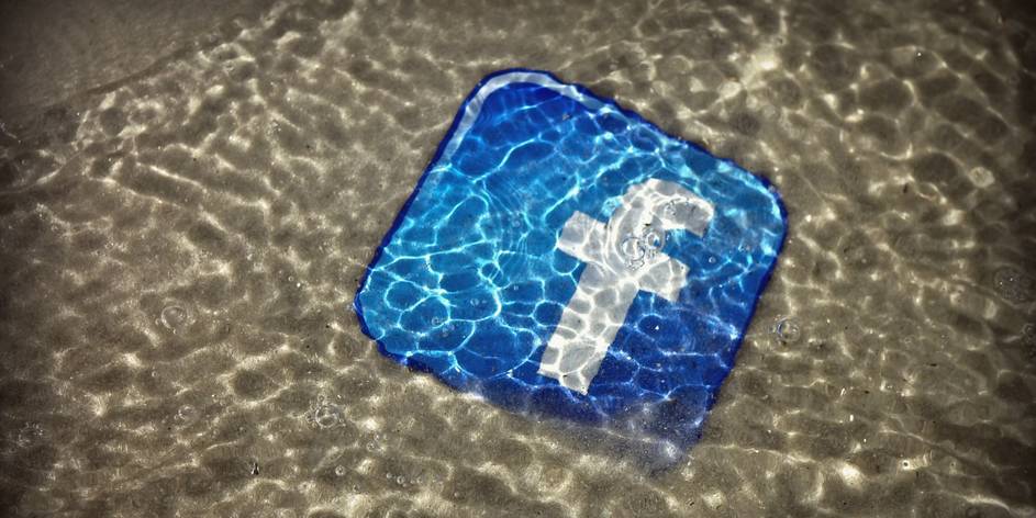 10 Reasons Why People Still Use Facebook [We Ask You Results]