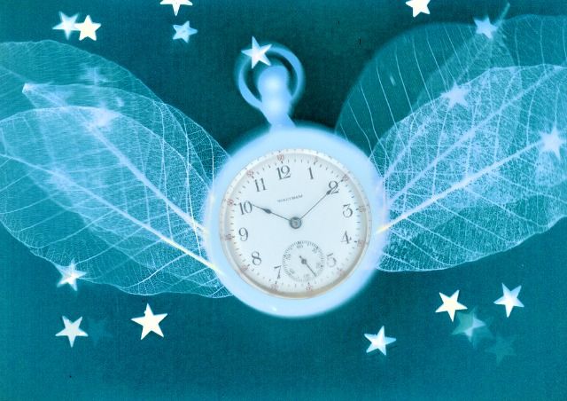 clock-with-wings