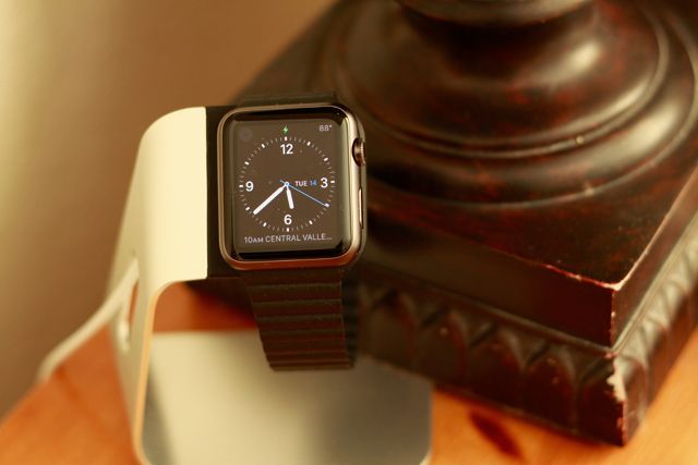 Apple-Watch_nightstand