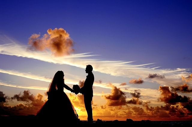 Beach-wedding-silhouette