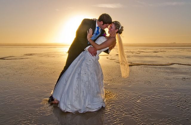beach-wedding-dip
