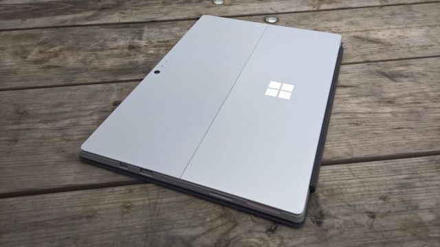 muo-reviews-surfacepro4-closed