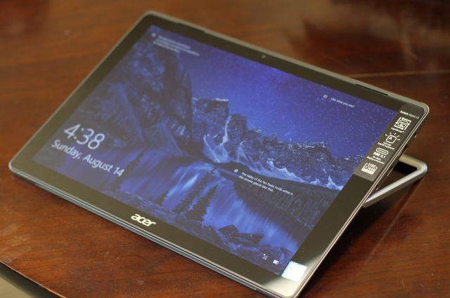 acer-switch-alpha-display-front