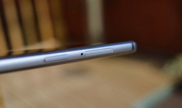 muo-reviews-oneplus3-slot