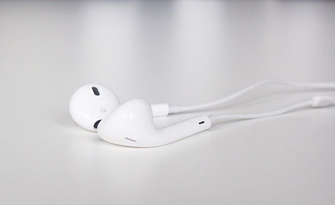 Apple Lightning Headphone Earbuds