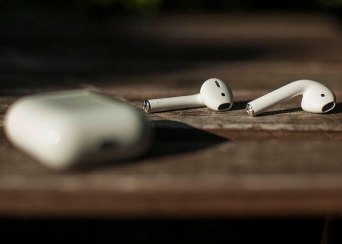 8 Common Apple AirPods Problems and How to Fix Them