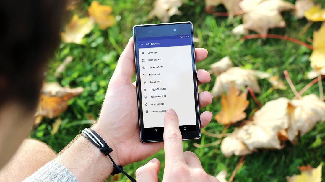 Quickly Access Apps and Shortcuts With Custom Gestures for Android