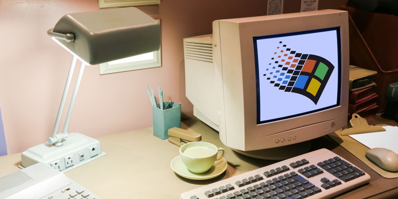 Windows 95 logo showing on old monitor on a desk
