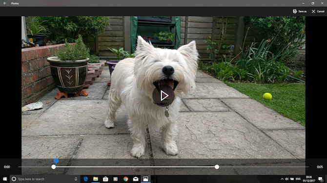Using handles to trim video in the Windows Photos app