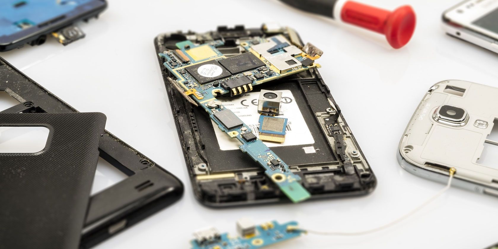 Learn to Fix Your Own Gadgets With Help From These 5 Sites