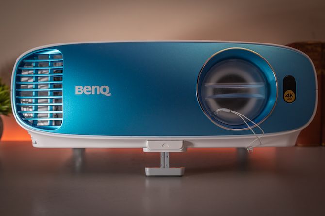 BenQ プロジェクター TK800 (DLP/4K/3000lm/HDR対応) tk800-right45-2