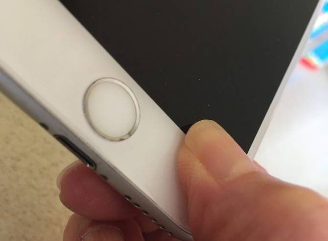 Le volume de l'iPhone ne fonctionne pas Connexion lâche