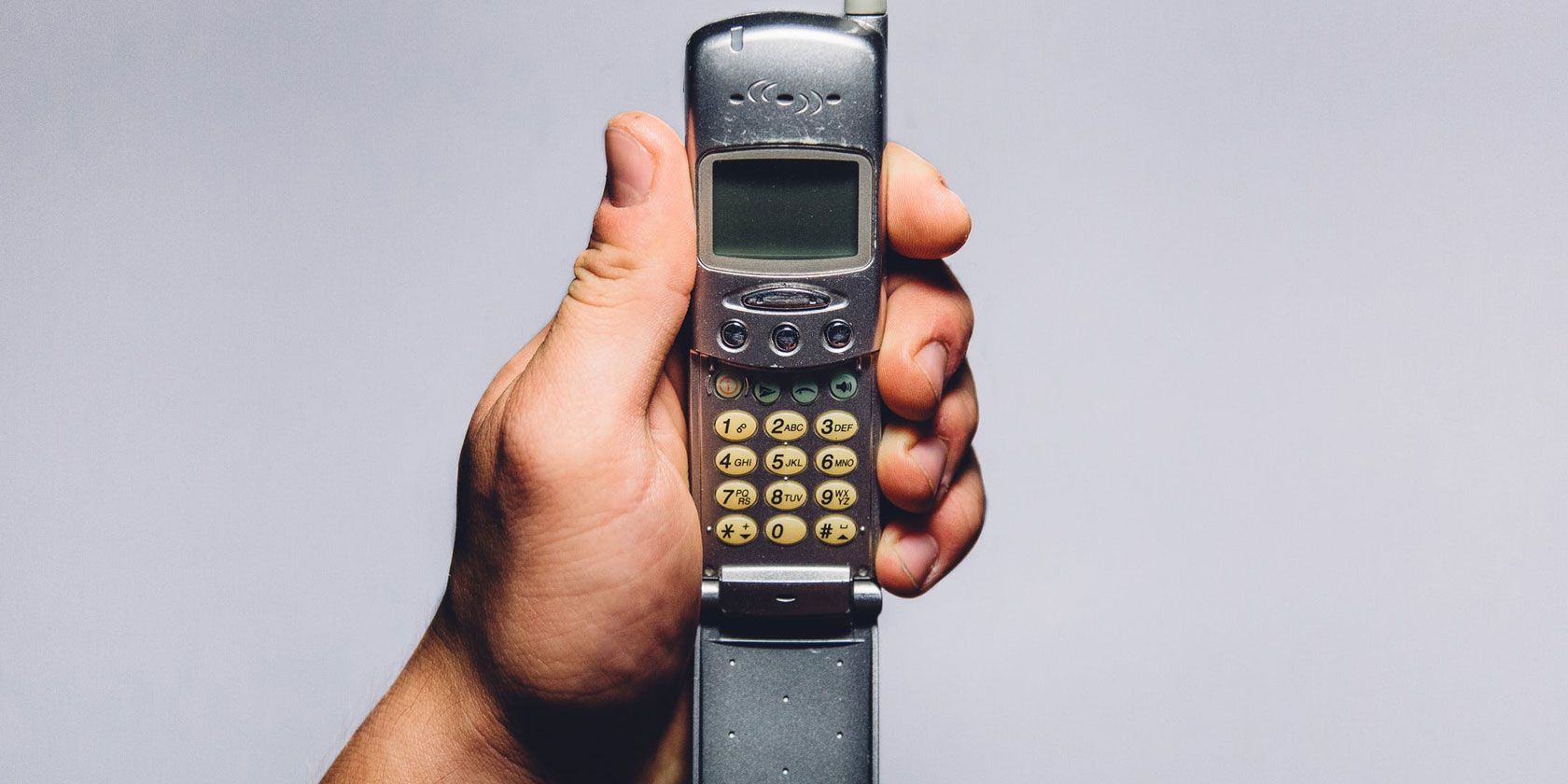 I Used a Dumbphone for a Year: Here Are 8 Lessons I've Learned