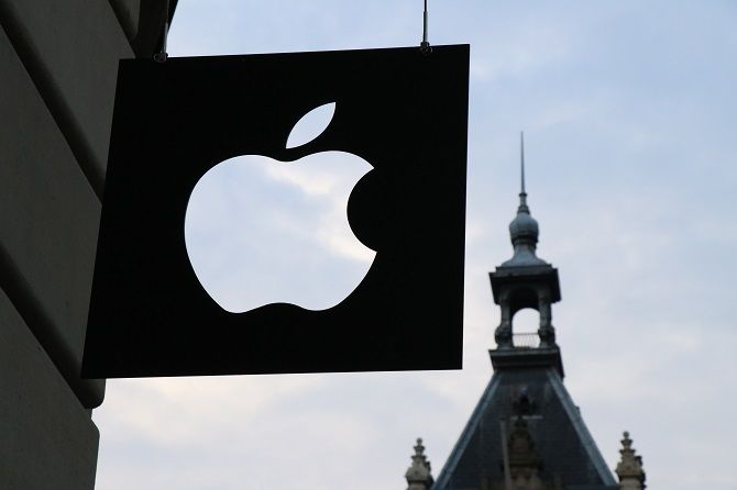 Apple logo shop smartphone iPhone iPad