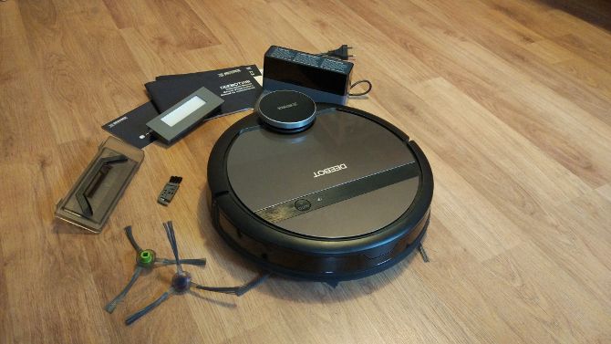 Deebot 901 with all of its accessories