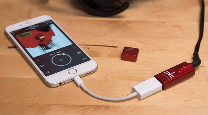نحوه پخش موزیکهای با کیفیت بالا (Hi-Res) در آیفون یا آیپد 5 hi res audio ios audioquest dragonfly red.jpg?q=50&fit=crop&w=750&dpr=1 -