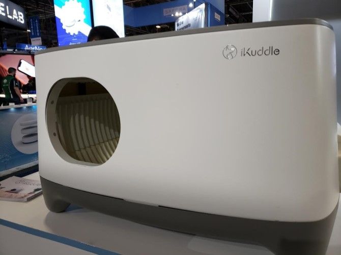 The iKuddle Smart Litter Box Neatly Packs Your Cat's Waste