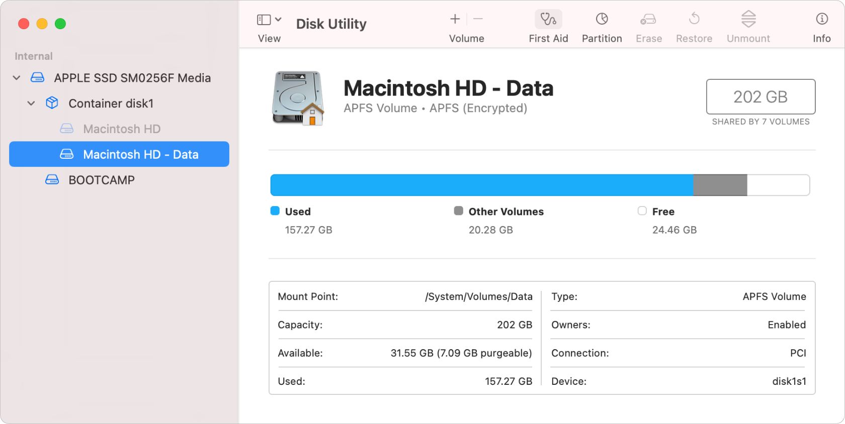 Utilidad de Discos resaltando la opción de Primeros Auxilios en Mac