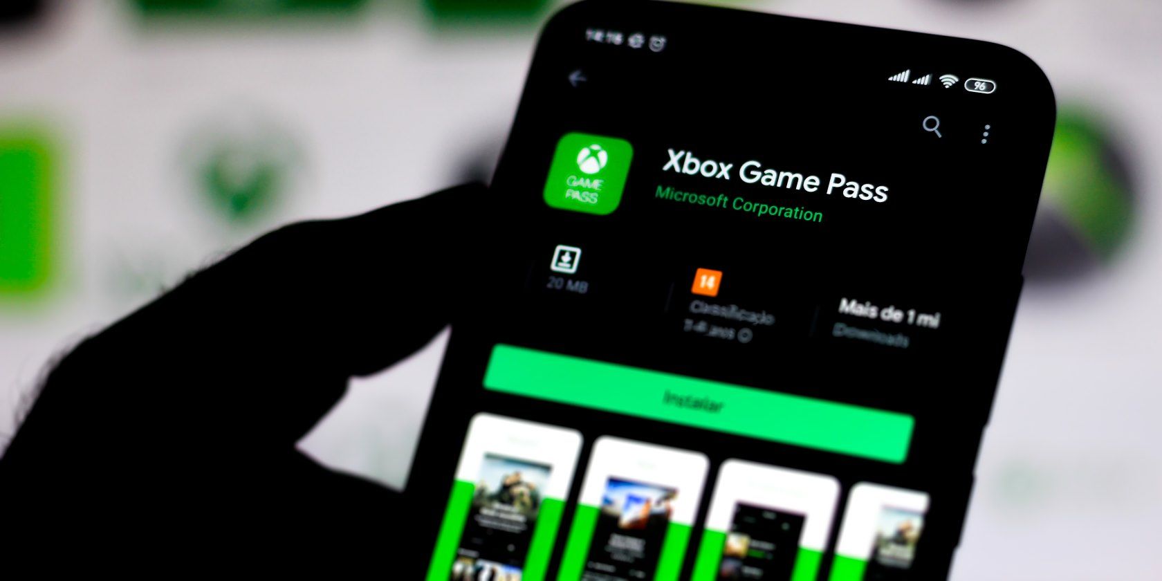 Someone installing the Xbox Game Pass app