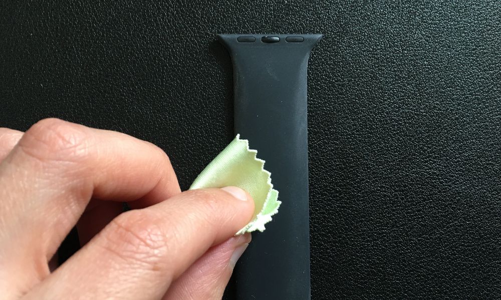 Cleaning Apple Watch band