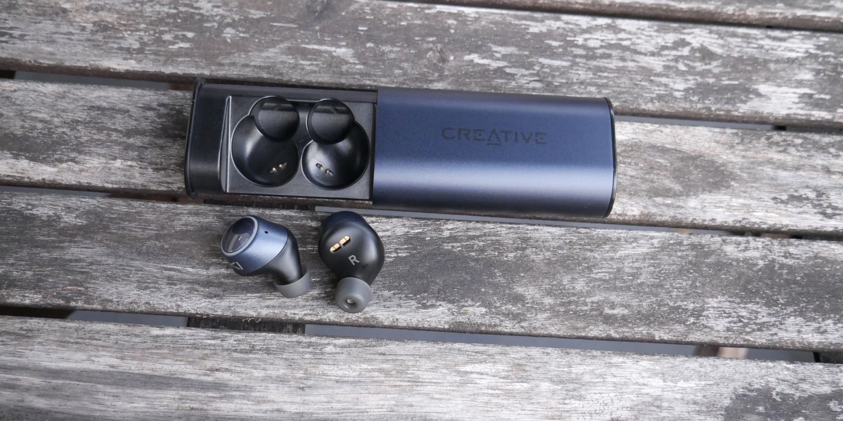 Creative Outlier Air V2 with charging case