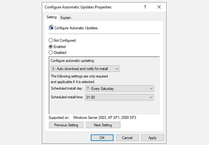 Configuring the Automatic Update setting in the Local Group Policy Editor.