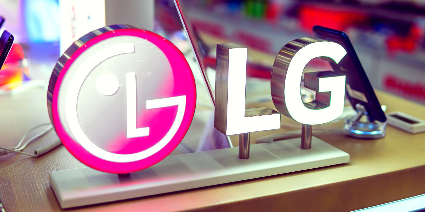 LG logo feature