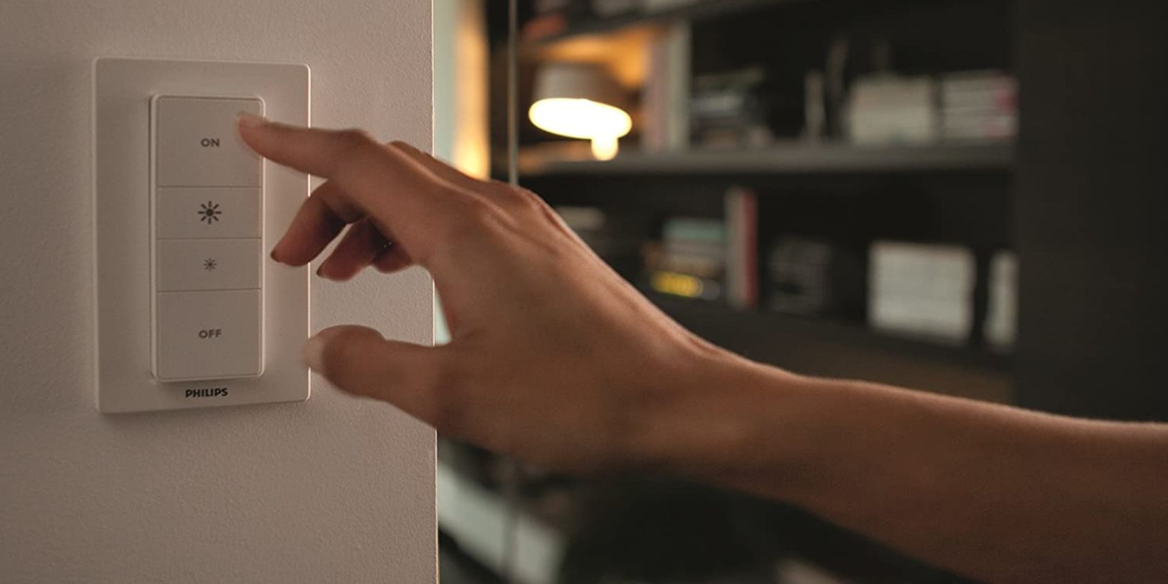 Philips Hue Dimmer Switch - I migliori dispositivi per la casa intelligente per tenere sotto controllo il tuo Airbnb o il noleggio a breve termine