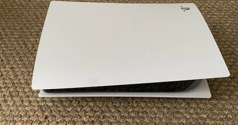 How to Turn Your PS5 From Vertical to Horizontal (and Vice Versa)