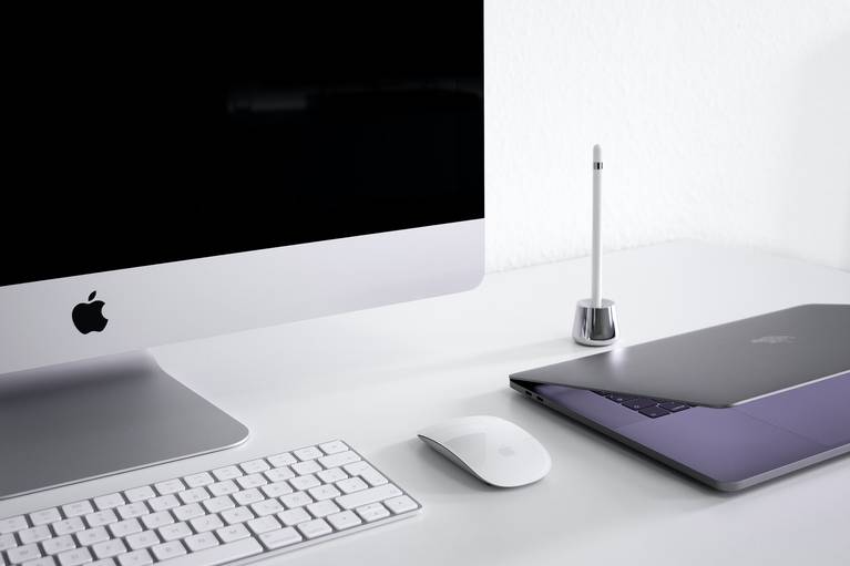 Tempat pensil apel