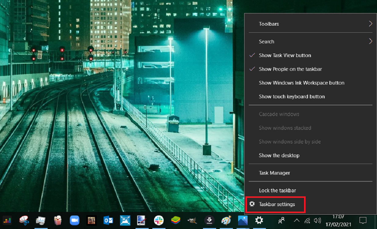 Selecting Taskbar Settings