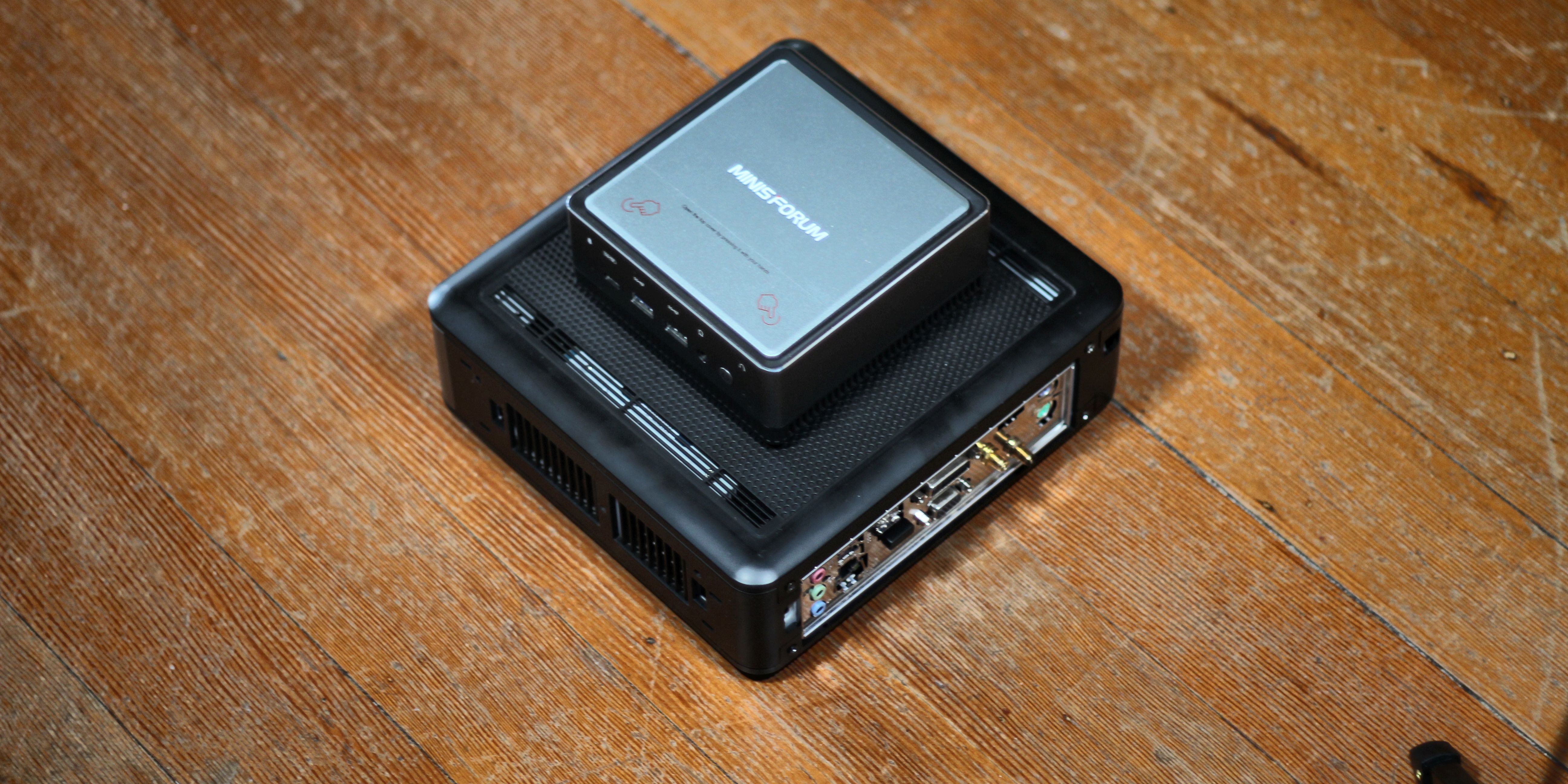 minisforum u850 tiny computer with vesa bracket