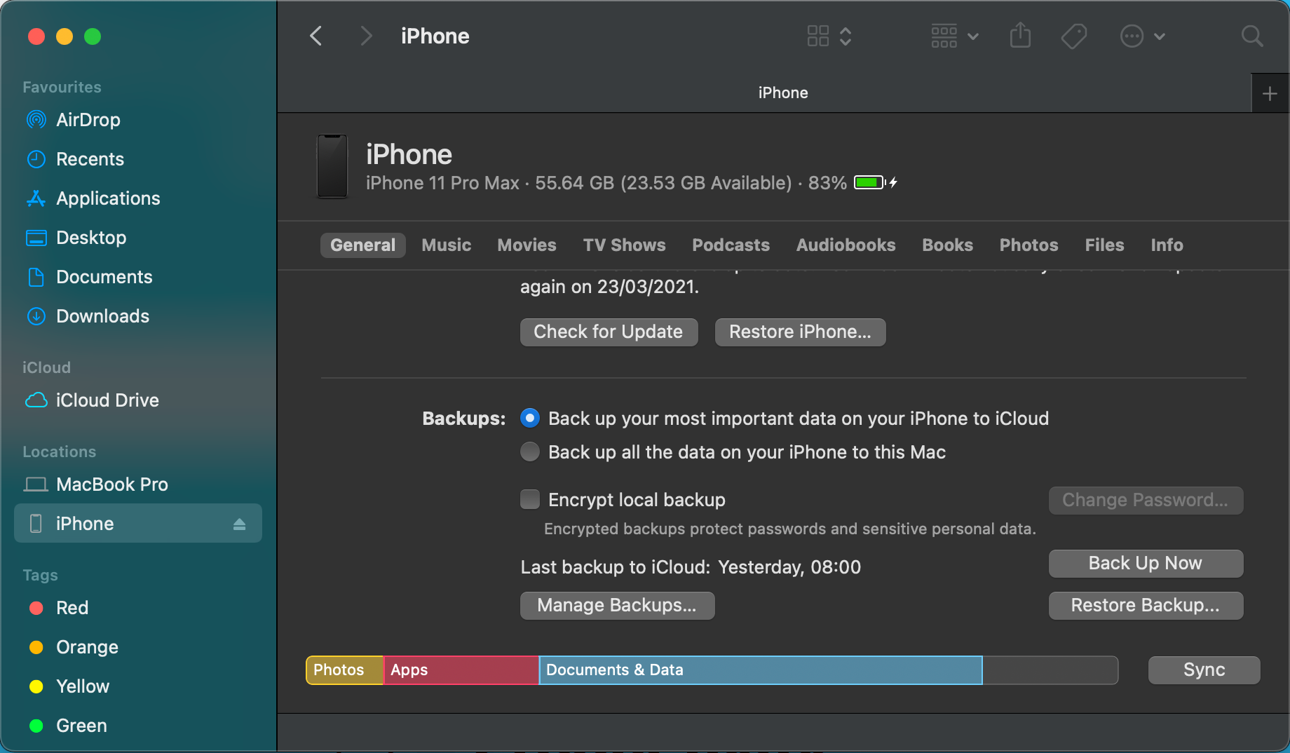 The Restore iPhone screen on a Mac
