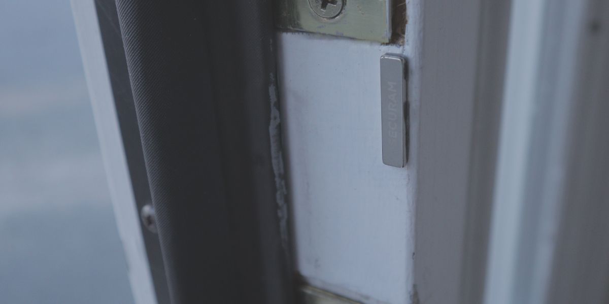 Securam Magnet on Door Jamb