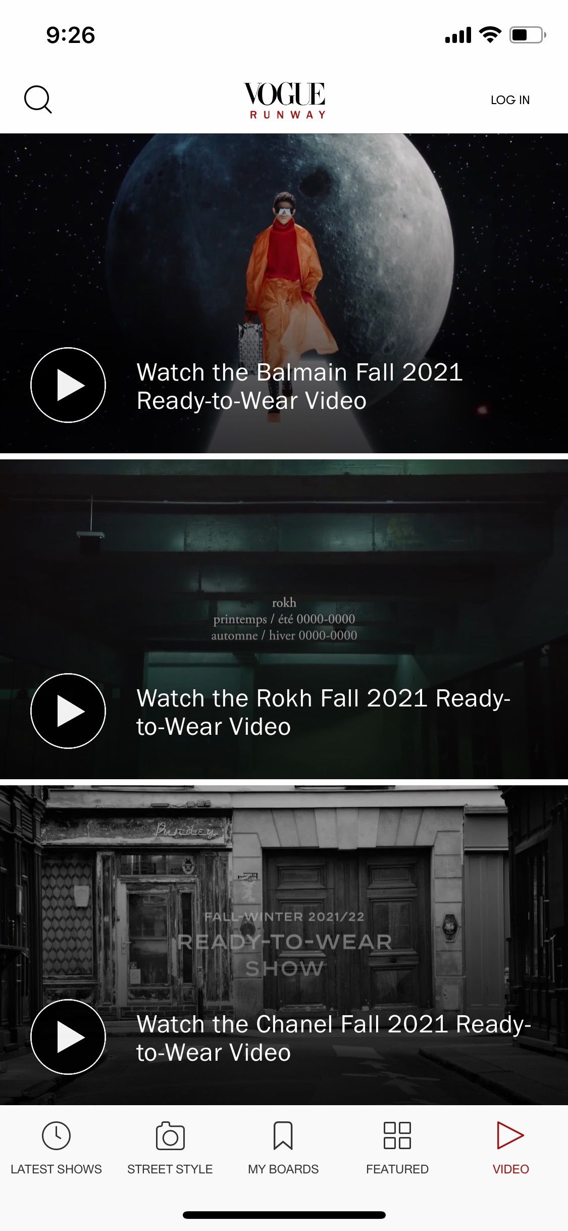 Fashion videos on latest fashion shows on the Vogue Runway app.