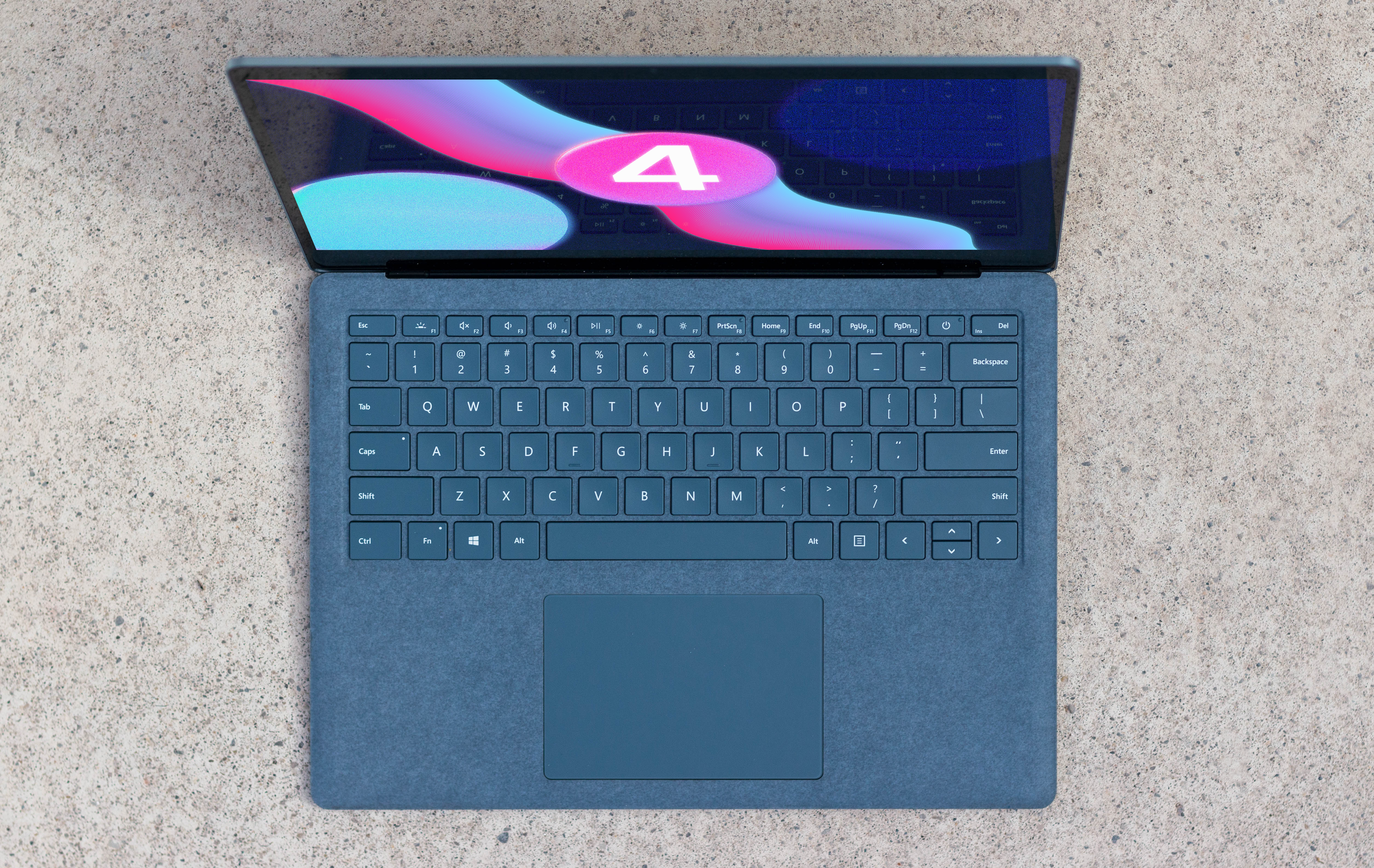 Surface laptop 4 topdownshot - Recensione di Surface Laptop 4 (13,5 pollici): se non è rotto, non aggiustarlo