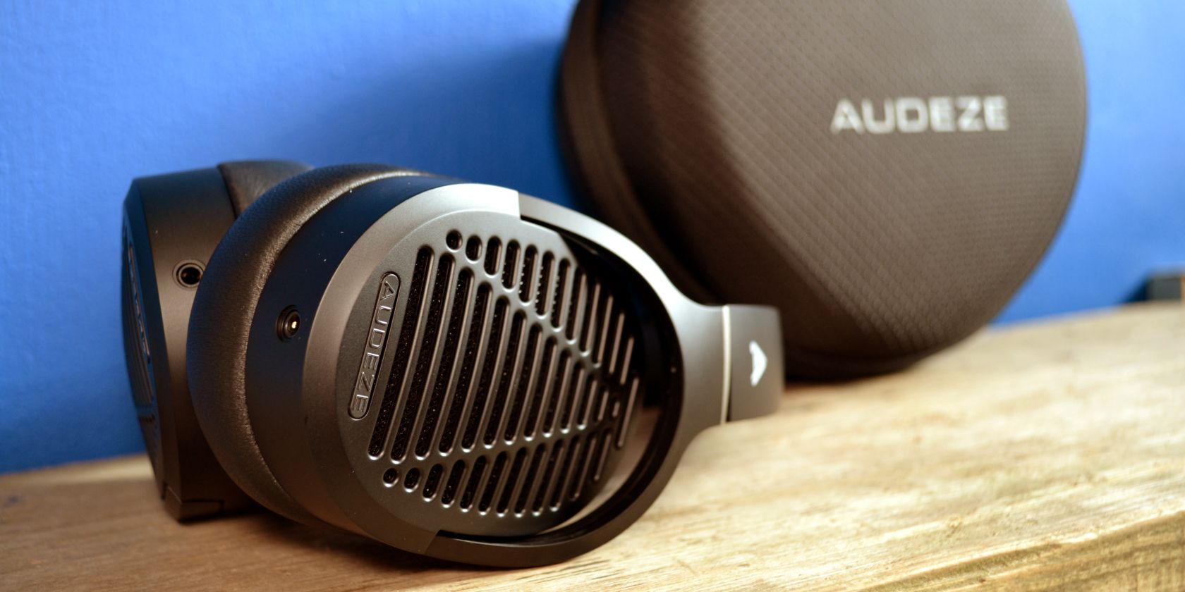 audeze lcd-1 with case feature