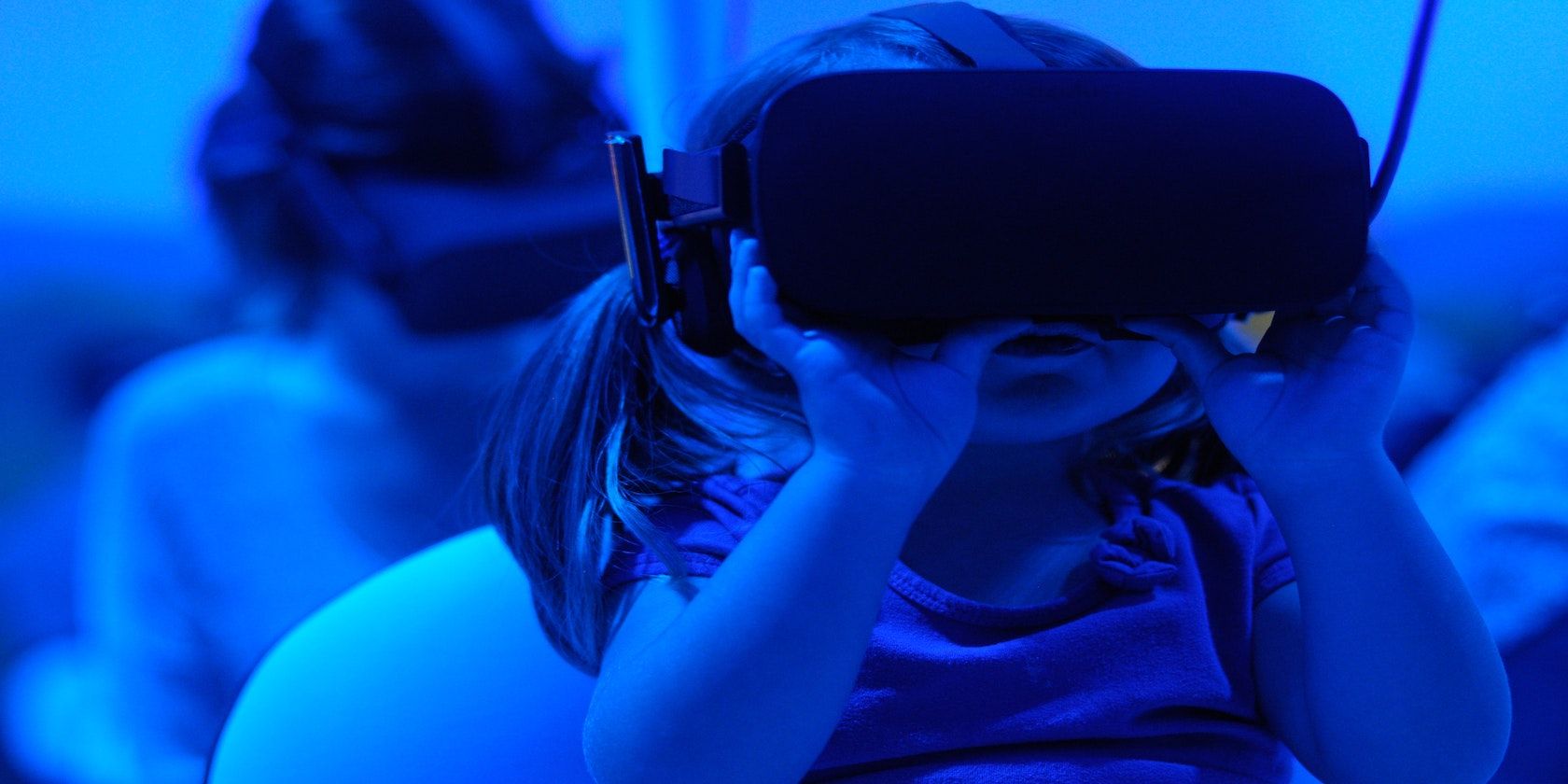 girl using vr goggles feature image