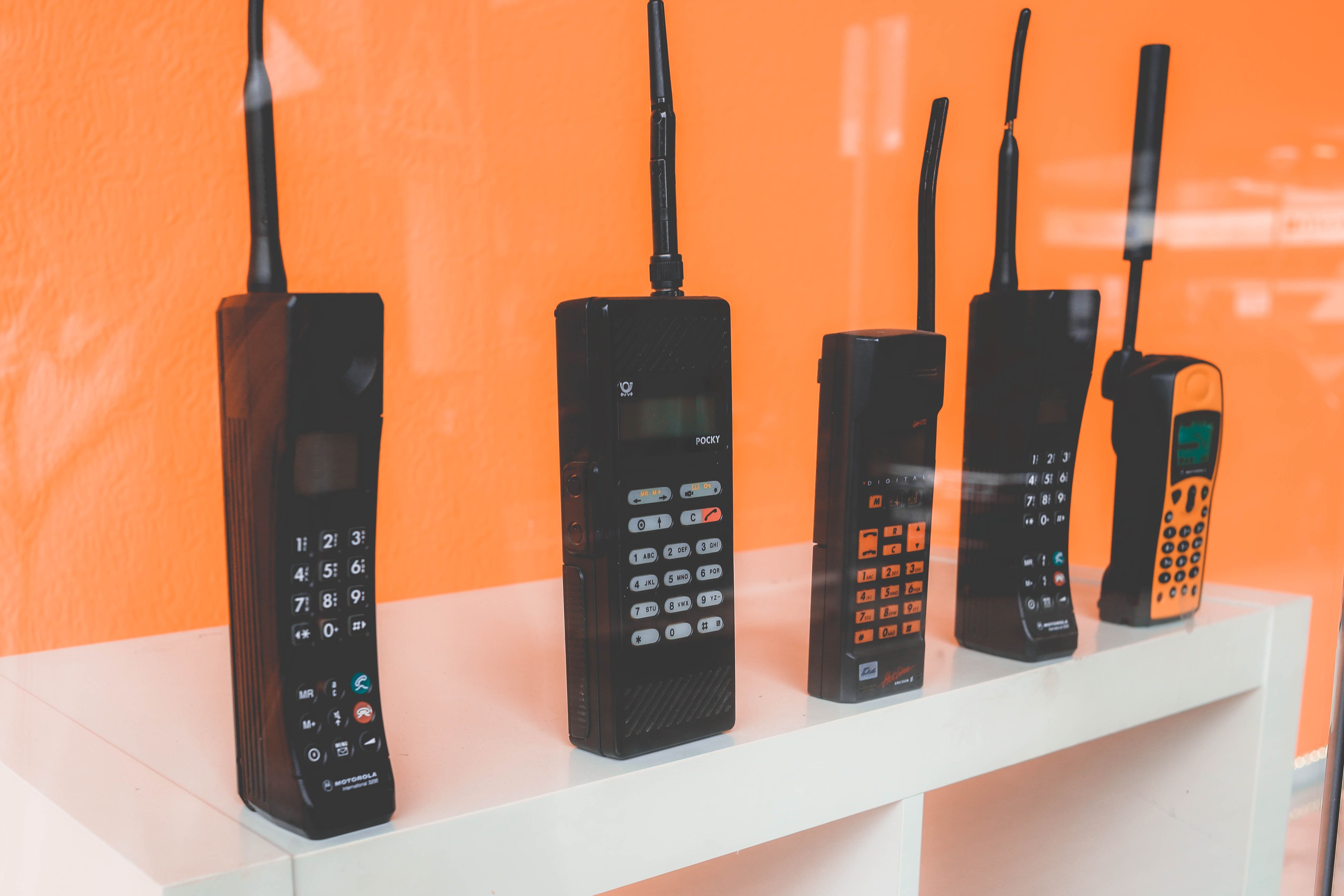 nokia brick phone - Come funzionano i vecchi telefoni cellulari Nokia e perché stanno diventando di nuovo popolari?