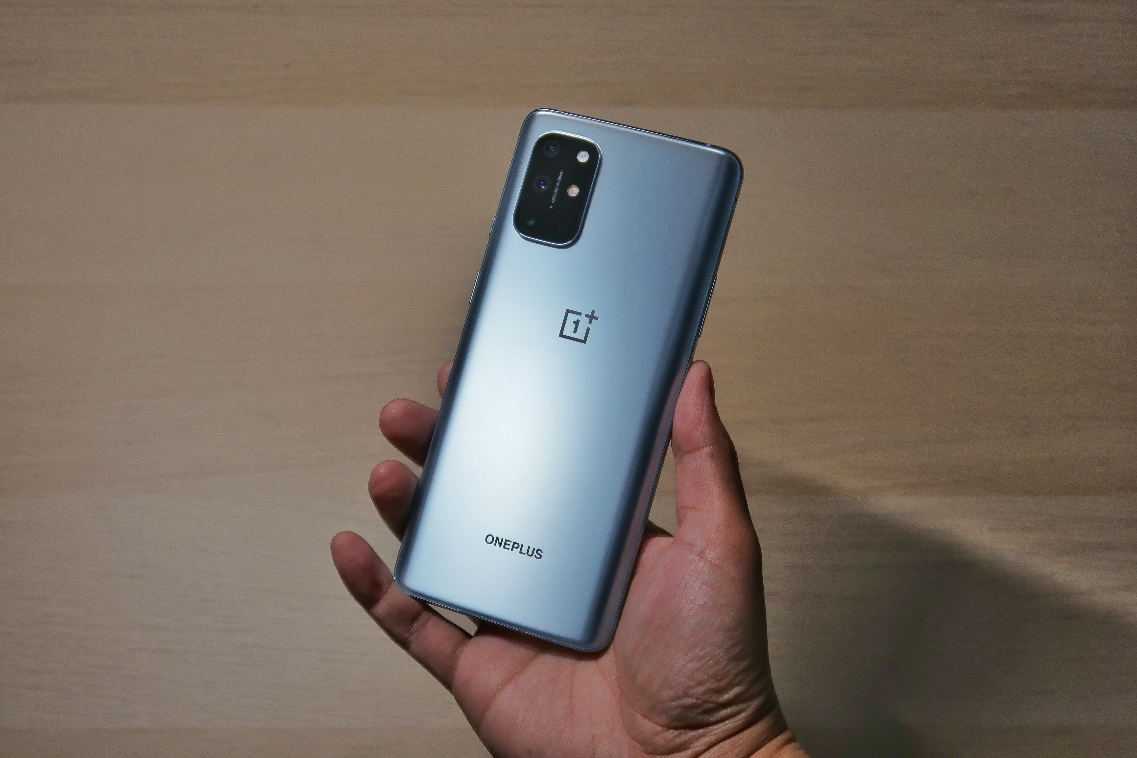hand holding oneplus 8t