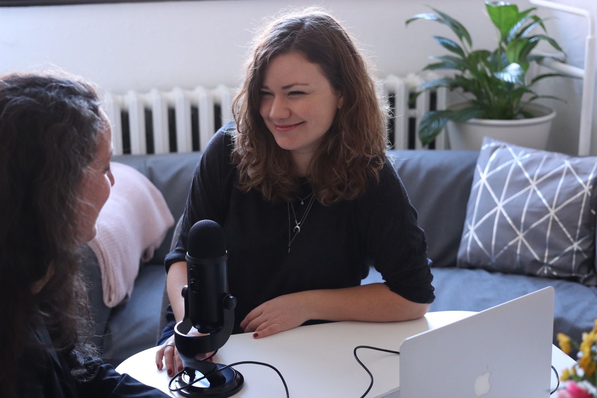 podcasting with friends - 7 motivi per cui dovresti iniziare il tuo podcast nel 2021